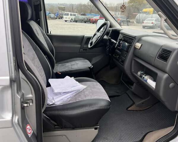 Сірий Фольксваген Мультиван, об'ємом двигуна 2.5 л та пробігом 498 тис. км за 9100 $, фото 10 на Automoto.ua