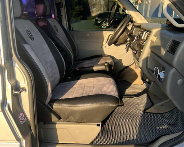 Сірий Фольксваген Мультиван, об'ємом двигуна 2.5 л та пробігом 498 тис. км за 9100 $, фото 14 на Automoto.ua