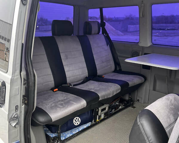 Сірий Фольксваген Мультиван, об'ємом двигуна 2.5 л та пробігом 498 тис. км за 9100 $, фото 12 на Automoto.ua