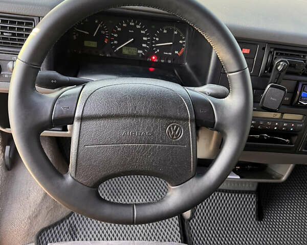 Фольксваген Мультиван 1997 у Хмельницькому на Automoto.ua Сірий Фольксваген Мультиван, об'ємом двигуна 2.5 л та пробігом 498 тис. км за 9300 $, фото 4 на Automoto.ua