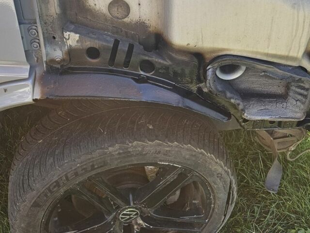 Сірий Фольксваген Мультиван, об'ємом двигуна 2.5 л та пробігом 420 тис. км за 12000 $, фото 7 на Automoto.ua