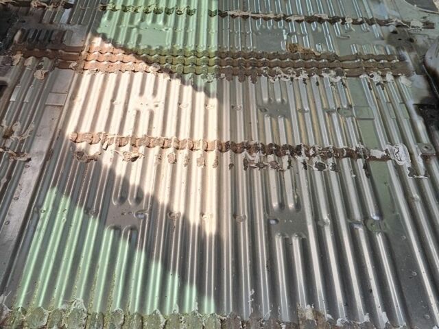 Сірий Фольксваген Мультиван, об'ємом двигуна 2.5 л та пробігом 420 тис. км за 12000 $, фото 4 на Automoto.ua