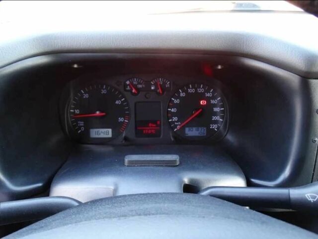 Сірий Фольксваген Мультиван, об'ємом двигуна 2.5 л та пробігом 272 тис. км за 3500 $, фото 11 на Automoto.ua