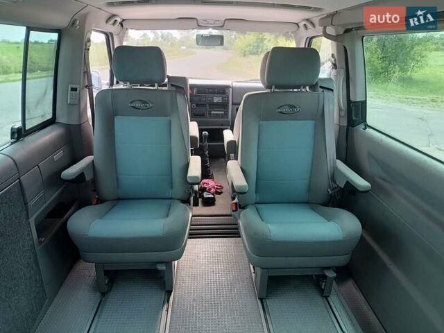 Серый Фольксваген Мультиван, объемом двигателя 2.46 л и пробегом 514 тыс. км за 10900 $, фото 19 на Automoto.ua