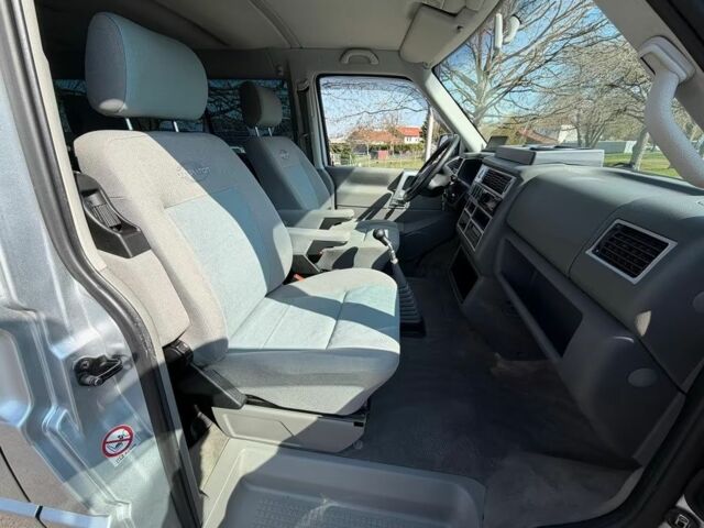 Серый Фольксваген Мультиван, объемом двигателя 2.5 л и пробегом 260 тыс. км за 7500 $, фото 10 на Automoto.ua