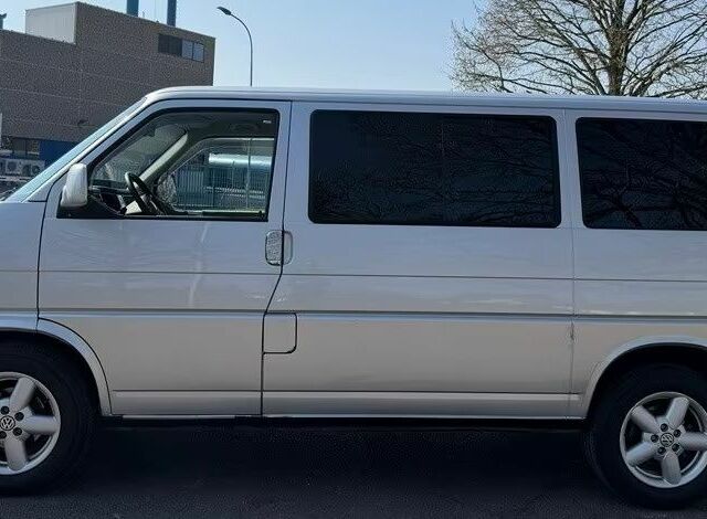 Серый Фольксваген Мультиван, объемом двигателя 2.5 л и пробегом 260 тыс. км за 7500 $, фото 4 на Automoto.ua