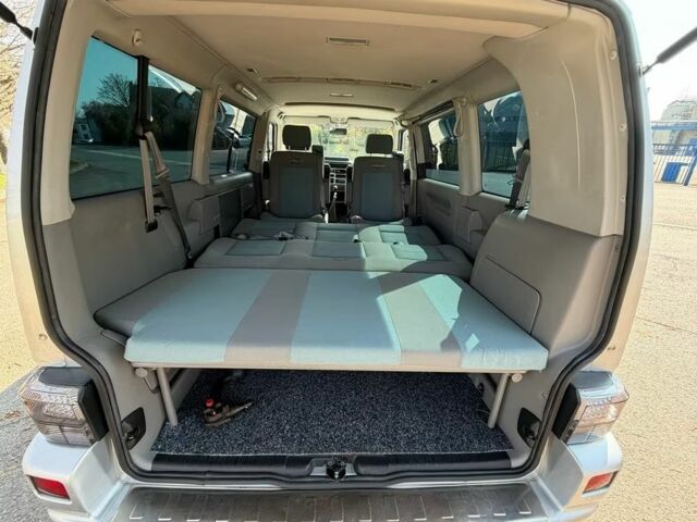 Серый Фольксваген Мультиван, объемом двигателя 2.5 л и пробегом 260 тыс. км за 7500 $, фото 14 на Automoto.ua