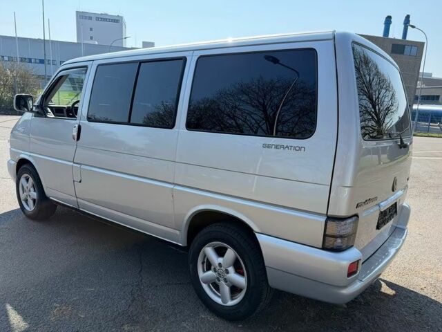 Серый Фольксваген Мультиван, объемом двигателя 2.5 л и пробегом 260 тыс. км за 7500 $, фото 3 на Automoto.ua