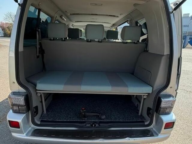 Серый Фольксваген Мультиван, объемом двигателя 2.5 л и пробегом 260 тыс. км за 7500 $, фото 6 на Automoto.ua