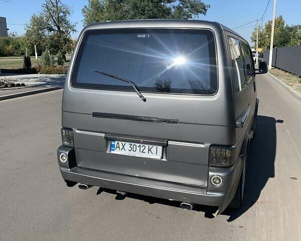 Сірий Фольксваген Мультиван, об'ємом двигуна 2.46 л та пробігом 210 тис. км за 13700 $, фото 2 на Automoto.ua