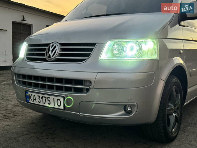 Сірий Фольксваген Мультиван, об'ємом двигуна 2.5 л та пробігом 290 тис. км за 8950 $, фото 9 на Automoto.ua