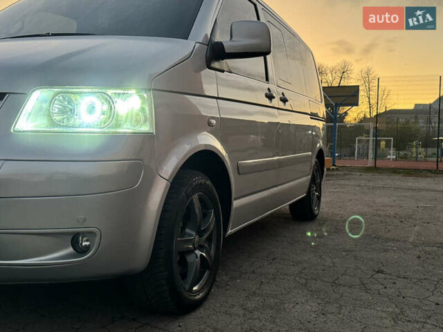 Сірий Фольксваген Мультиван, об'ємом двигуна 2.5 л та пробігом 290 тис. км за 8950 $, фото 10 на Automoto.ua
