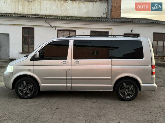 Сірий Фольксваген Мультиван, об'ємом двигуна 2.5 л та пробігом 290 тис. км за 8950 $, фото 1 на Automoto.ua