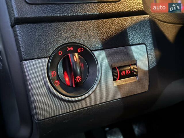 Сірий Фольксваген Мультиван, об'ємом двигуна 2.5 л та пробігом 290 тис. км за 8950 $, фото 18 на Automoto.ua