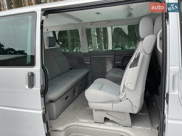 Сірий Фольксваген Мультиван, об'ємом двигуна 2.5 л та пробігом 420 тис. км за 9850 $, фото 9 на Automoto.ua