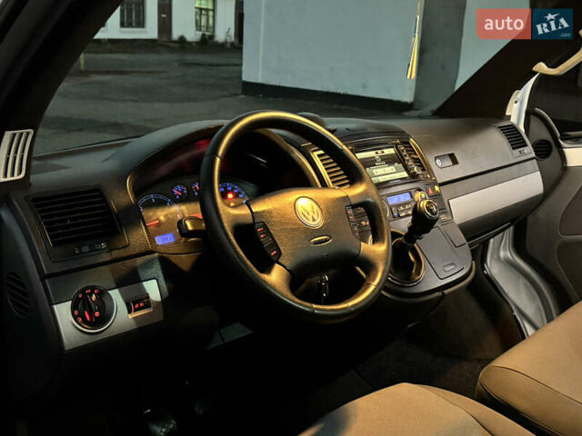 Сірий Фольксваген Мультиван, об'ємом двигуна 2.5 л та пробігом 290 тис. км за 8950 $, фото 14 на Automoto.ua