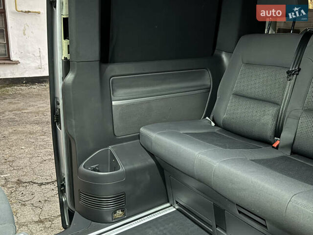 Сірий Фольксваген Мультиван, об'ємом двигуна 2.5 л та пробігом 290 тис. км за 8950 $, фото 26 на Automoto.ua