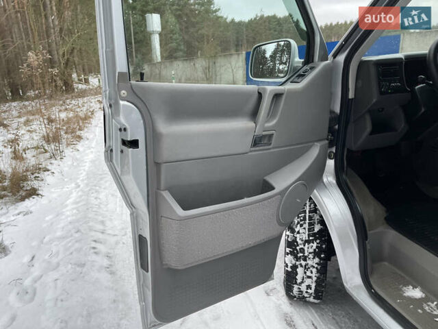 Сірий Фольксваген Мультиван, об'ємом двигуна 2.5 л та пробігом 420 тис. км за 9850 $, фото 74 на Automoto.ua