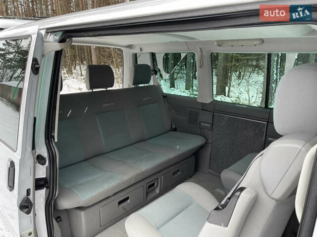 Сірий Фольксваген Мультиван, об'ємом двигуна 2.5 л та пробігом 420 тис. км за 9850 $, фото 21 на Automoto.ua