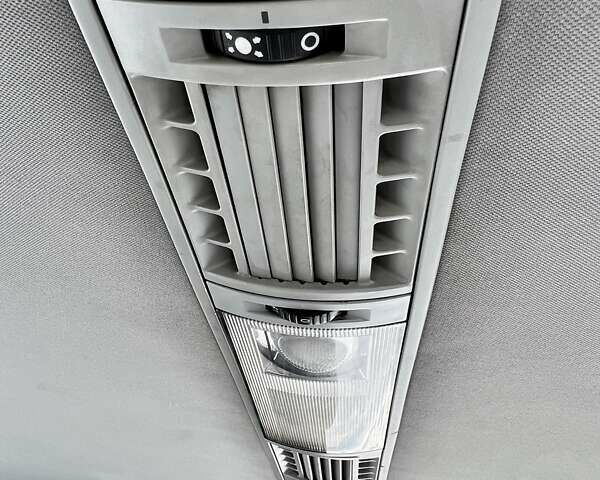 Серый Фольксваген Мультиван, объемом двигателя 2.5 л и пробегом 331 тыс. км за 9999 $, фото 42 на Automoto.ua