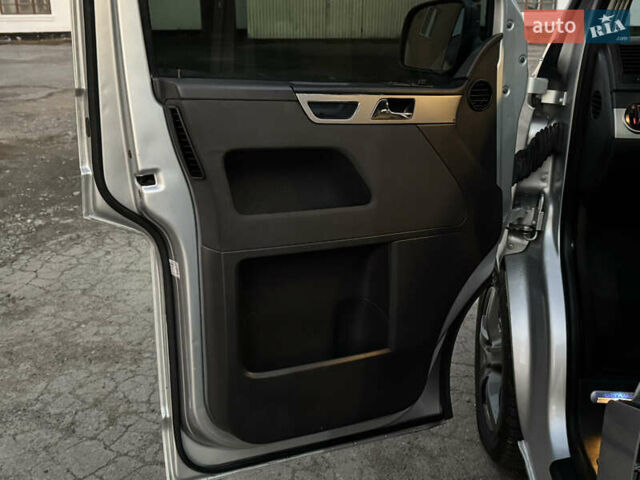 Сірий Фольксваген Мультиван, об'ємом двигуна 2.5 л та пробігом 290 тис. км за 8950 $, фото 13 на Automoto.ua