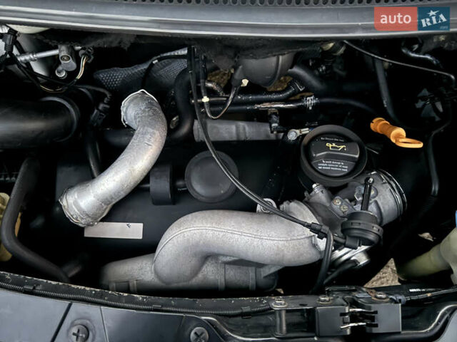 Сірий Фольксваген Мультиван, об'ємом двигуна 2.5 л та пробігом 290 тис. км за 8950 $, фото 49 на Automoto.ua