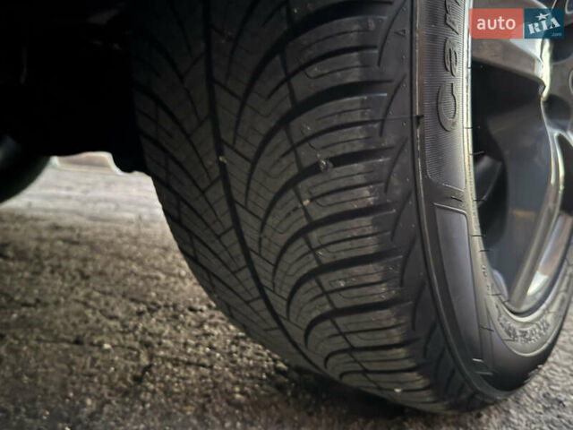 Сірий Фольксваген Мультиван, об'ємом двигуна 2.5 л та пробігом 290 тис. км за 8950 $, фото 45 на Automoto.ua