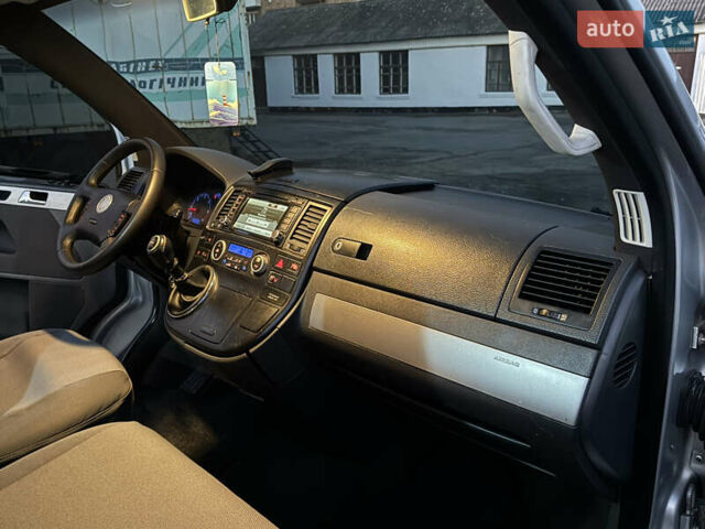 Сірий Фольксваген Мультиван, об'ємом двигуна 2.5 л та пробігом 290 тис. км за 8950 $, фото 37 на Automoto.ua