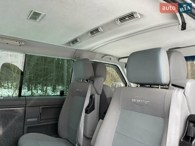 Сірий Фольксваген Мультиван, об'ємом двигуна 2.5 л та пробігом 420 тис. км за 9850 $, фото 23 на Automoto.ua