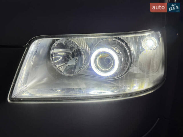 Сірий Фольксваген Мультиван, об'ємом двигуна 2.5 л та пробігом 290 тис. км за 8950 $, фото 8 на Automoto.ua