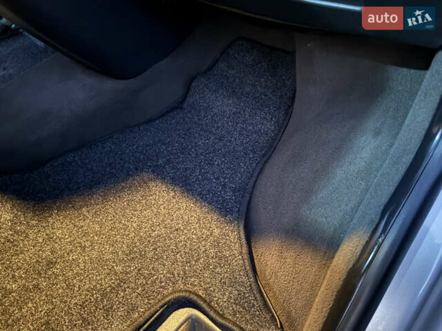 Сірий Фольксваген Мультиван, об'ємом двигуна 2.5 л та пробігом 290 тис. км за 8950 $, фото 40 на Automoto.ua