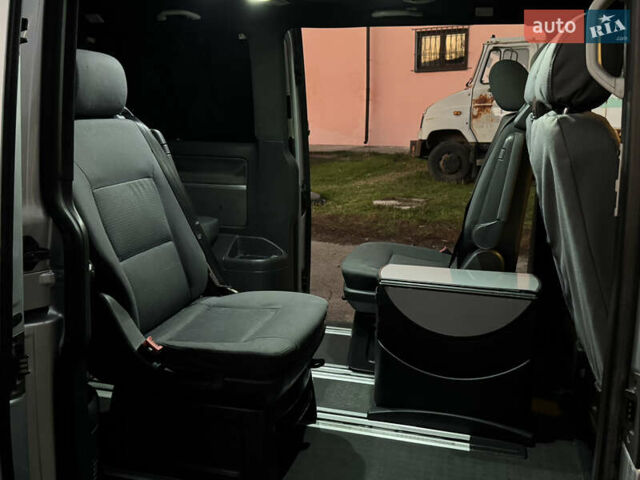 Сірий Фольксваген Мультиван, об'ємом двигуна 2.5 л та пробігом 290 тис. км за 8950 $, фото 35 на Automoto.ua