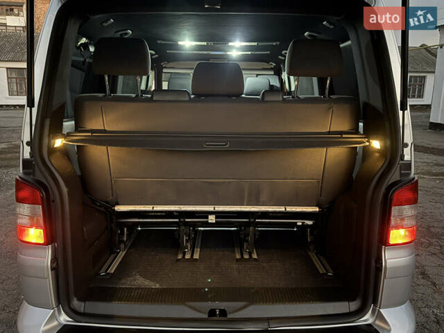 Сірий Фольксваген Мультиван, об'ємом двигуна 2.5 л та пробігом 290 тис. км за 8950 $, фото 41 на Automoto.ua