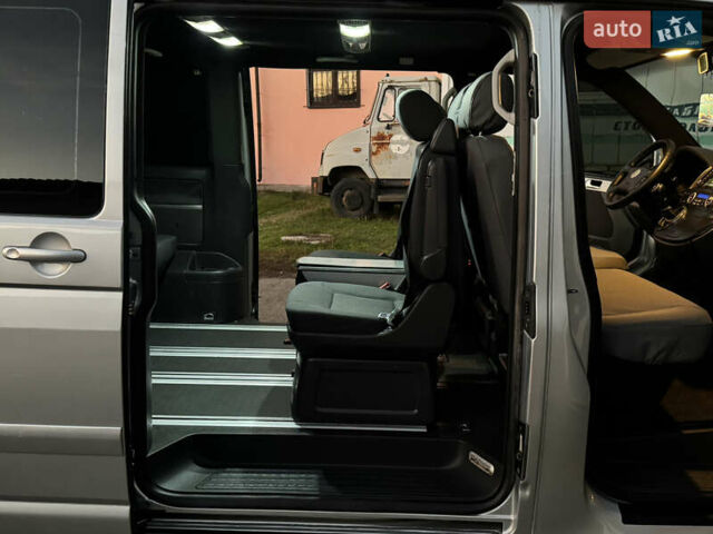 Сірий Фольксваген Мультиван, об'ємом двигуна 2.5 л та пробігом 290 тис. км за 8950 $, фото 28 на Automoto.ua