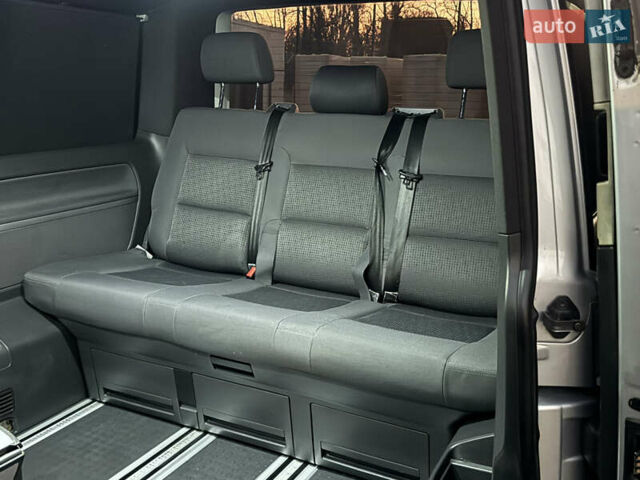 Сірий Фольксваген Мультиван, об'ємом двигуна 2.5 л та пробігом 290 тис. км за 8950 $, фото 24 на Automoto.ua