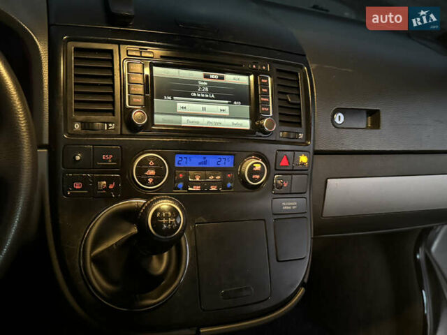 Сірий Фольксваген Мультиван, об'ємом двигуна 2.5 л та пробігом 290 тис. км за 8950 $, фото 20 на Automoto.ua