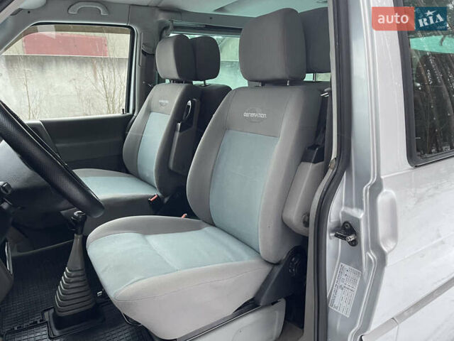 Сірий Фольксваген Мультиван, об'ємом двигуна 2.5 л та пробігом 420 тис. км за 9850 $, фото 72 на Automoto.ua