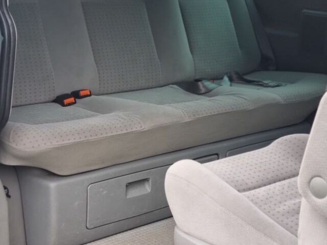 Серый Фольксваген Мультиван, объемом двигателя 2.5 л и пробегом 299 тыс. км за 11763 $, фото 6 на Automoto.ua