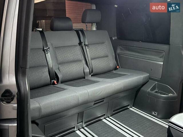 Сірий Фольксваген Мультиван, об'ємом двигуна 2.5 л та пробігом 290 тис. км за 8950 $, фото 30 на Automoto.ua