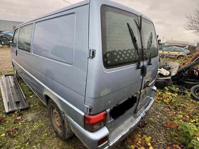 Сірий Фольксваген Мультиван, об'ємом двигуна 2.5 л та пробігом 400 тис. км за 2967 $, фото 4 на Automoto.ua