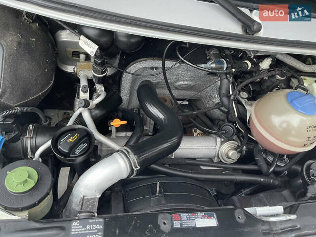 Сірий Фольксваген Мультиван, об'ємом двигуна 2.5 л та пробігом 420 тис. км за 9850 $, фото 33 на Automoto.ua