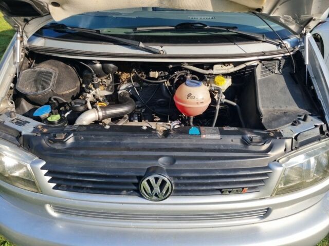 Серый Фольксваген Мультиван, объемом двигателя 2.5 л и пробегом 299 тыс. км за 11763 $, фото 7 на Automoto.ua