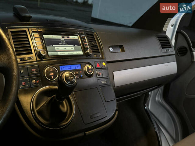 Сірий Фольксваген Мультиван, об'ємом двигуна 2.5 л та пробігом 290 тис. км за 8950 $, фото 19 на Automoto.ua