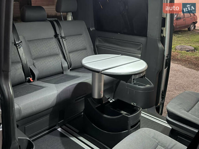 Сірий Фольксваген Мультиван, об'ємом двигуна 2.5 л та пробігом 290 тис. км за 8950 $, фото 32 на Automoto.ua