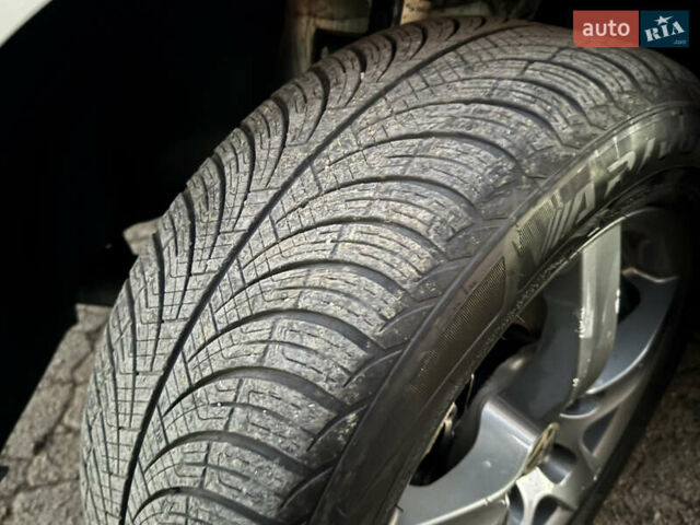 Сірий Фольксваген Мультиван, об'ємом двигуна 2.5 л та пробігом 290 тис. км за 8950 $, фото 44 на Automoto.ua