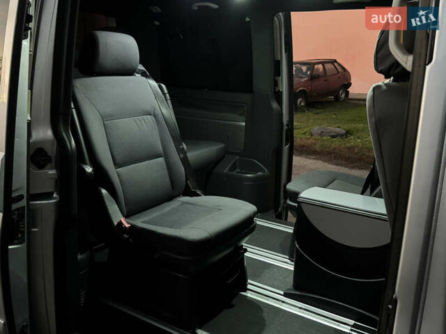 Сірий Фольксваген Мультиван, об'ємом двигуна 2.5 л та пробігом 290 тис. км за 8950 $, фото 34 на Automoto.ua