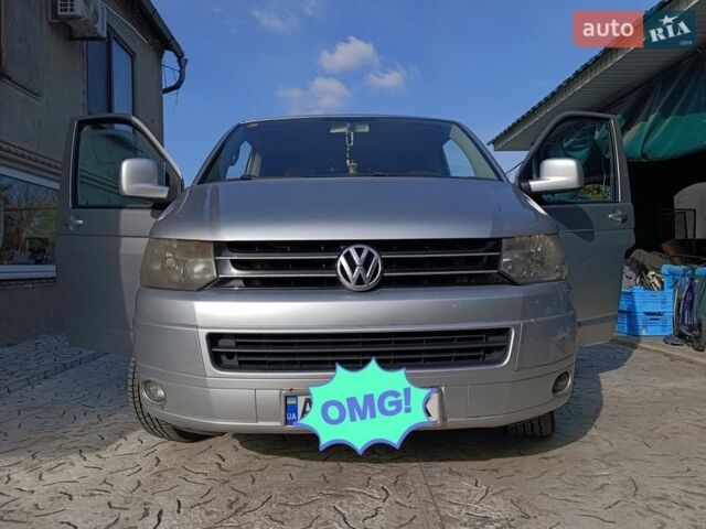 Серый Фольксваген Мультиван, объемом двигателя 2.5 л и пробегом 290 тыс. км за 12700 $, фото 2 на Automoto.ua
