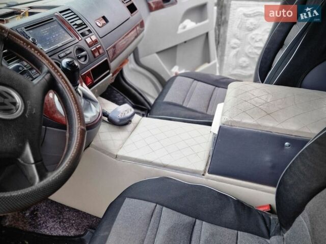 Серый Фольксваген Мультиван, объемом двигателя 2.46 л и пробегом 220 тыс. км за 8700 $, фото 3 на Automoto.ua