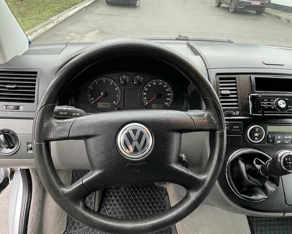 Серый Фольксваген Мультиван, объемом двигателя 1.98 л и пробегом 116 тыс. км за 14000 $, фото 17 на Automoto.ua