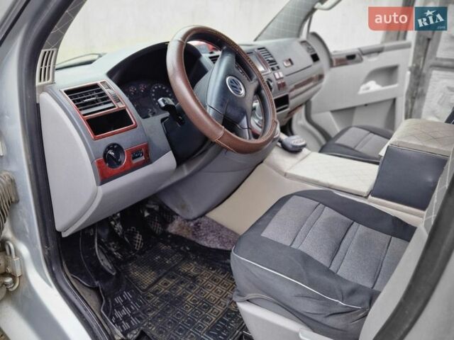 Серый Фольксваген Мультиван, объемом двигателя 2.46 л и пробегом 220 тыс. км за 8700 $, фото 4 на Automoto.ua